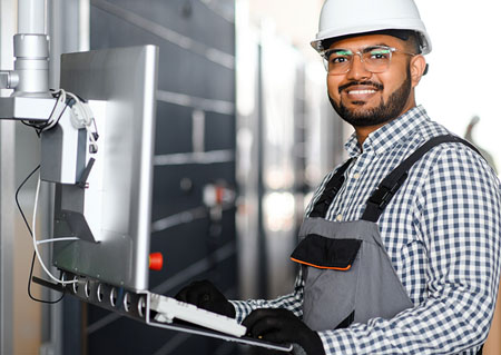 engineering-technician-with-vr-training-vr-headset-v3-included