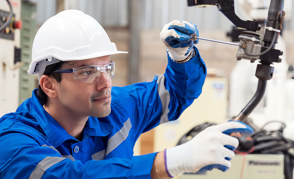 Maintenance-Technician-with-VR-Training-VR-Headset-v3-Included